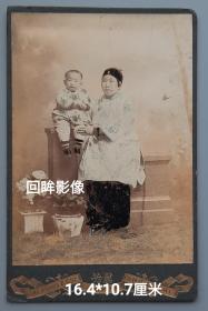 清代手工上彩贵妇与孩童，清代上海丽芳照相馆烫金底板