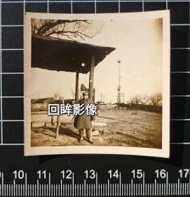 50年代绍兴人在北京丰台铁灯塔下火车站留影