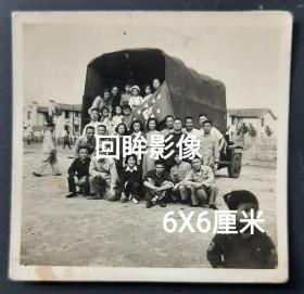 50年代上海电信局坐卡车搞团建活动