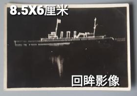 1937年英皇登基时候，上海黄浦江上的张灯结彩的兵舰，有背题