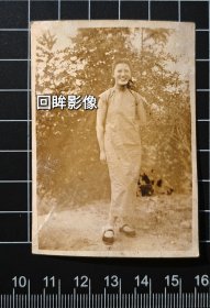抗战时期燕京剧社张敏珍在四川宜宾鹅蛋山留影