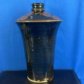 426_旧藏：乡下偶的黑釉老瓶一个，画工精美细致造型独特优美，保存完整，大开门的老物件。