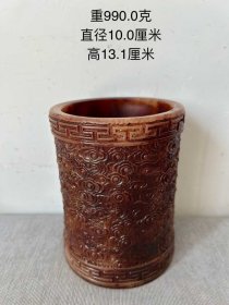 雍正年制款，祥云纹和田红玉笔筒一只。