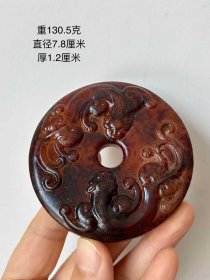 高古玉龙纹玉璧一个。
