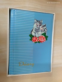 Diary  金鱼牌  精装塑料日记簿  （内含多张彩页插图）带盒