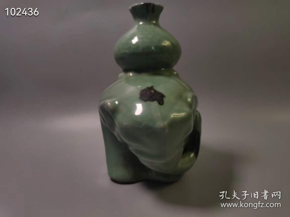 龙泉窑象尊摆件一对