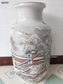 珠山八友纯手工画，雪景大瓶一件，画工精细，包浆磨损自然 ，有收藏价值。有喜欢的联系。。