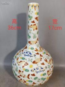 五彩，长颈瓶一件，包浆磨损自然，有收藏价值。喜欢的联系。