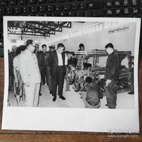 超大尺寸：1981年，（赵）访问缅甸，吴奈温总统陪同视察中国援建的机械厂（1076号）