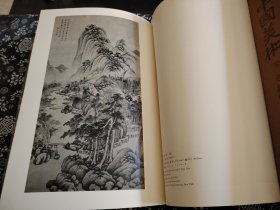 六开精装原函套《中国美术绘画 二》38公分26公分6公分 1973年日文版手工裱贴 彩图 布面精装暗纹装帧 ，此套书所录藏品均为大英博物馆 卢浮宫 波士顿艺术博物馆 斯德哥尔摩东亚博物馆、安大略皇家博物馆尼尔森艺术博物馆、华盛顿佛利尔美术馆、大宾夕法尼亚大学艺术博物馆、明尼阿波斯利博物馆、维多利亚阿尔伯特博物馆、哈佛大学福格艺术博物馆、纽约大都会艺术博物馆 等欧洲美国博物馆的中国艺术品