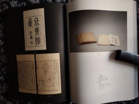 顶级图录《故宫博物院藏品大系 善本特藏编 清后期刻本》带原函 绒布面精装 封面烫金字、391幅图版、本书印刷极为逼真、准确还原了嘉庆至宣统期间94种精写刻本并对每种古籍的外观、内页版式、牌记、尤其清末刊刻量较少的精刻本、套色本、木板水印图本、清后期重刻的重要古代典籍、适合古籍收藏家、爱好者自藏