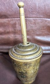 清末铜制捣药罐一只，古朴，线条流畅。