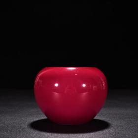 清雍正胭脂红釉苹果圆洗
高8厘米        宽10.5厘米