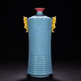 五代显德元年柴窑炫纹梅瓶
高34.5厘米       宽17.5厘米