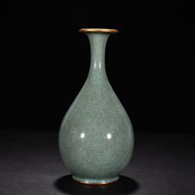 宋汝窑天青釉玉壶春瓶（錾刻镶嵌宝石）
高28厘米        宽15厘米