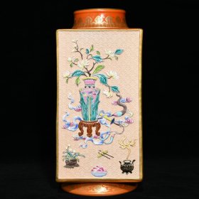 乾隆矾红描金浮雕博古花卉纹棕式瓶，高30cm直径13.5cm