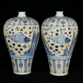 元青花雕刻露胎鱼藻纹梅瓶
高44cm                 直径27cm