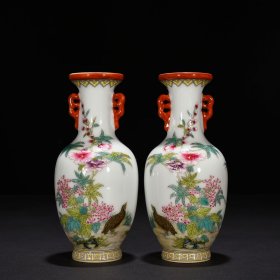 乾隆粉彩安居乐业花鸟双耳瓶18*8厘米