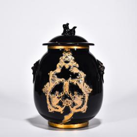 宋汝窑黑釉兽耳盖罐鎏金镶嵌双龙纹回流瓷
高25厘米     宽18厘米