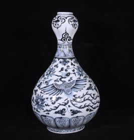 大明洪武年制青花凤纹蒜头瓶，高32.5×20厘米