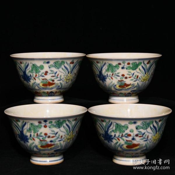 明成化斗彩鸳鸯戏莲纹杯，高5.2cm直径8.2cm