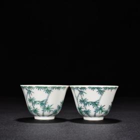 清雍正斗彩竹子纹杯
高4.6厘米          宽6.5厘米