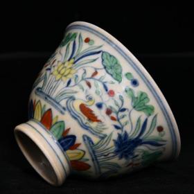 明成化斗彩鸳鸯戏莲纹杯，高5.2cm直径8.2cm