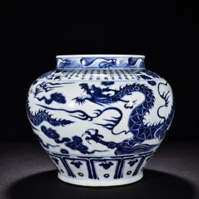 元青花云龙纹罐（大元国至正十一年款）
高28厘米      宽34厘米