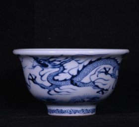 元青花龙纹压手杯，高5.3×9.5厘米