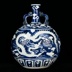 元青花雕刻留白云龙纹扁瓶
规格 31cm x 23cm x 14cm