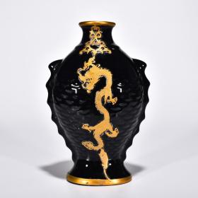 宋汝窑黑釉双鱼瓶鎏金镶嵌龙凤纹回流瓷
高26厘米     宽16厘米