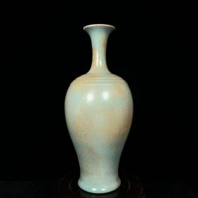 汝窑弦纹瓶，高33直径13.5cm