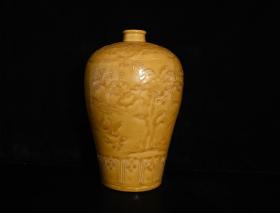 明永乐花鸟纹梅瓶，高33.5×21厘米