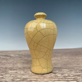哥窑（大宋御哥）款梅瓶，高16厘米，直径9厘米