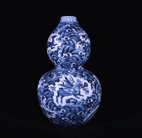 大明宣德年制青花海水纹葫芦瓶，高46×28厘米