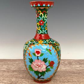 定瓷掐丝珐琅彩花瓶，高28.5厘米，直径14厘米