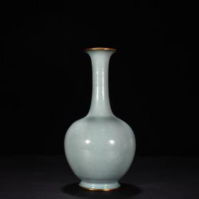 宋汝窑天青釉长颈瓶6（錾刻镶嵌宝石）
高29厘米 宽15厘米