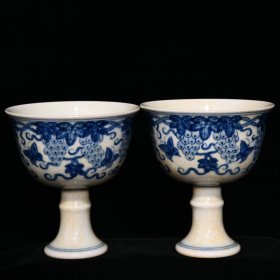 明成化青花葡萄纹高脚杯，高8.2cm直径7.4cm，