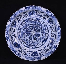 元青花八宝纹葵口折边盘，高7.5×45厘米