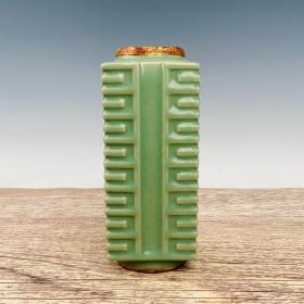 龙泉窑包金口棕瓶，高21.5厘米，直径9厘米，