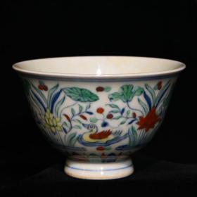 明成化斗彩鸳鸯戏莲纹杯，高5.2cm直径8.2cm