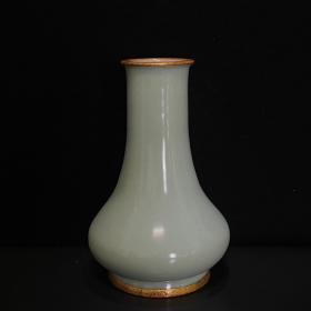 龙泉窑豆青釉包金釦赏瓶  14x22.5厘米
