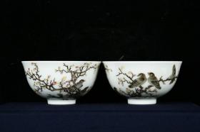 清雍正珐琅彩喜鹊闹梅纹杯子
高4.5厘米    口径8.5厘米