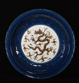 元祭蓝釉留白雕刻釉里红龙纹葵口盘，高6×43厘米