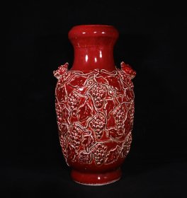 元内府款祭红釉堆雕葡萄纹兽耳瓶，高38.5×21厘米