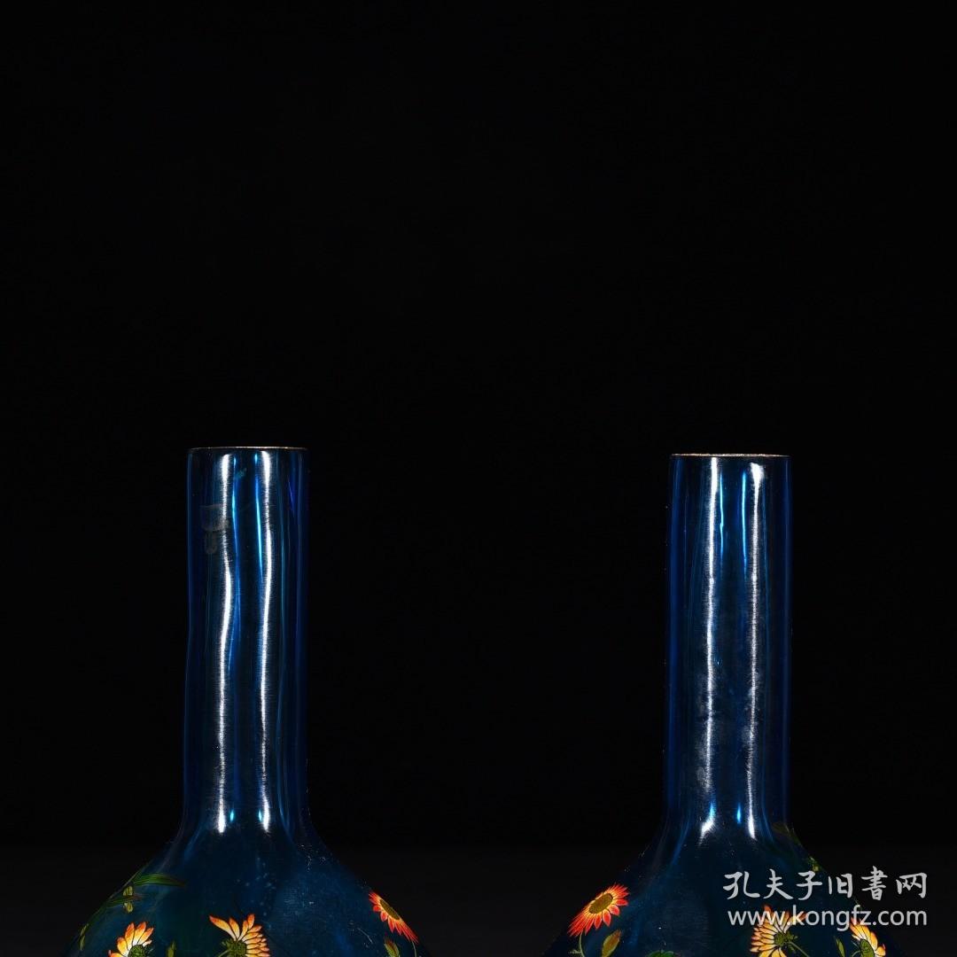 清雍正御制琉璃秋趣花卉纹瓶
高17厘米        宽9.5厘米
