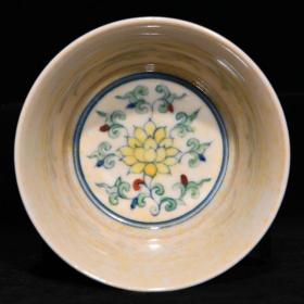 明成化斗彩海象纹杯，高4.1cm直径7.7cm