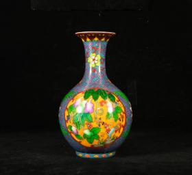 明成化多字款珐琅彩掐丝葫芦纹赏瓶，高21.5.×13.5厘米