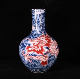 清雍正青花釉里红海水龙纹天球瓶，高38×25厘