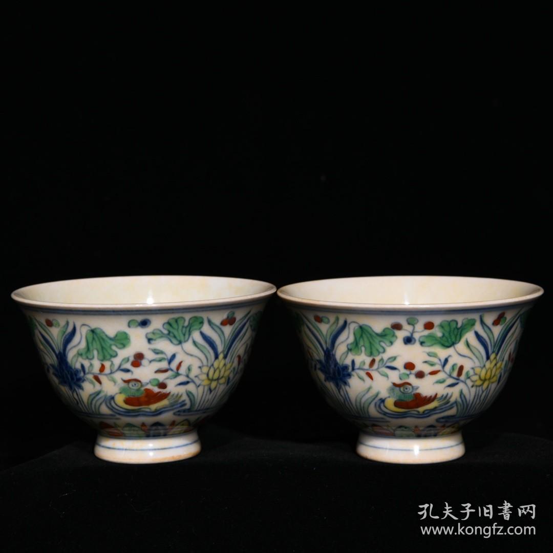 明成化斗彩鸳鸯戏莲纹杯，高5.2cm直径8.2cm